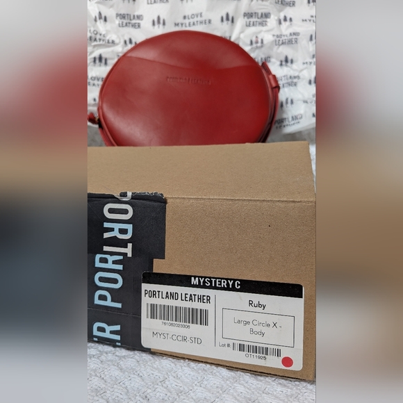 Portland Leather Red Round Crossbody Bag - Picture 5 of 5